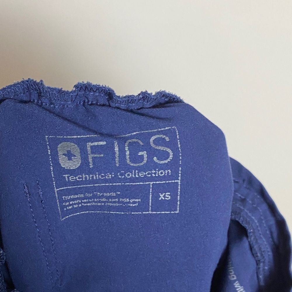 Figs Navy Blue Scrub Set: Catarina Top, Cargo Jogger Scrub Pants XS - Picture 9 of 9